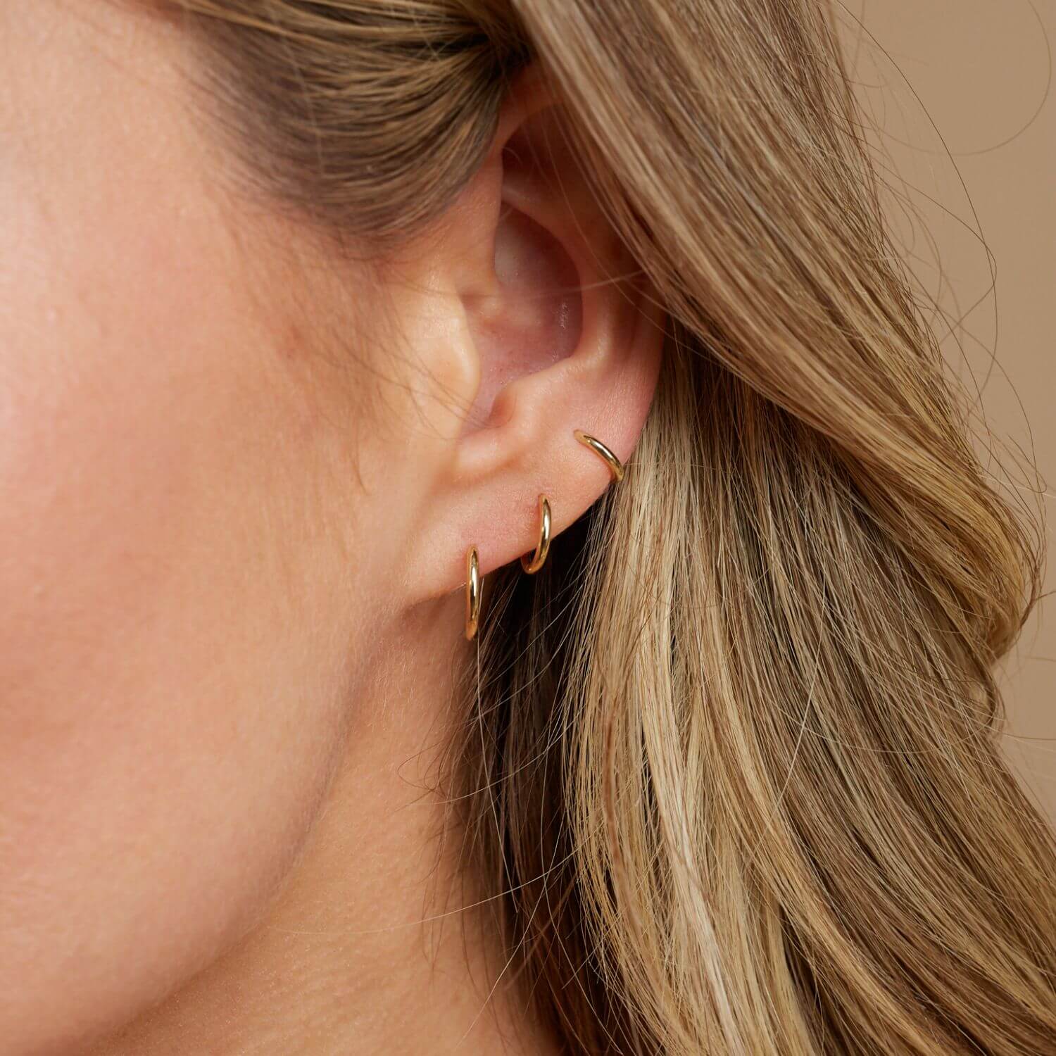 Grand Solid Huggie Hoop Earrings