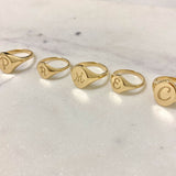 Moyen Oval Signet Ring